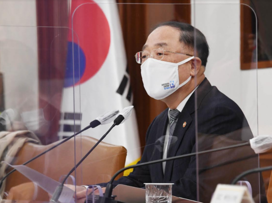 홍남기 "코로나 3차 확산에 피해계층 추가 지원 불가피…1월 1일부터 예산 집행" - 조선비즈