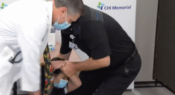 Pfizer vaccinated US nurse fainting during live broadcast