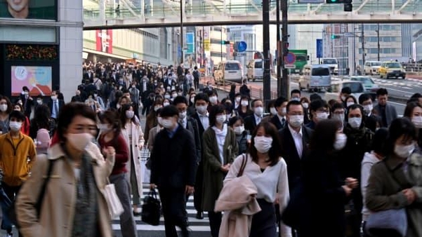 일본에서 하루에 약 5,000 개의 신종 코로나 바이러스가 확인되었습니다 … 결국 내일 비상이 선포됩니다