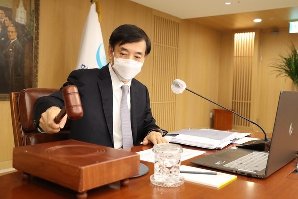 [일문일답] Lee Joo-yeol pulls out warning letter of’debt struggle’