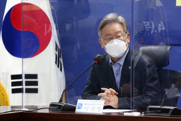 이재명 경기도지사가 14일 국회 의원회관에서 열린 군사시설 보호구역 해제 및 완화 당정협의에서 발언하고 있다. /연합뉴스