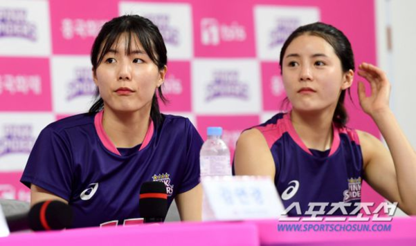 ‘Hakpok’ Lee Jae-young and Da-young twin sisters,’indefinitely deprived of national volleyball’