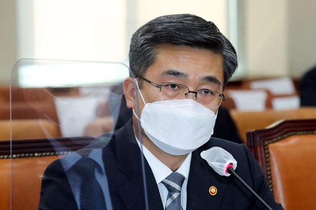 서욱 국방부 장관이 23일 국회에서 열린 국방위원회 전체회의에서 의원 질의에 답변하고 있다. /뉴시스