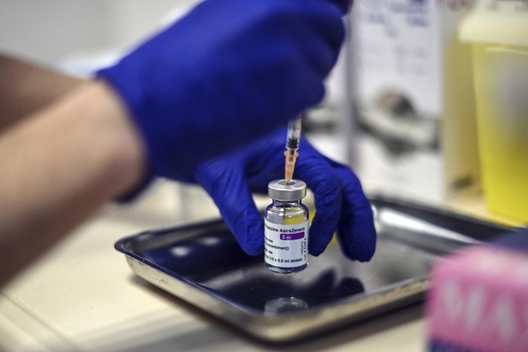 프랑스, 백신 부족으로 AstraZeneca 백신 접종을 74 세로 확대