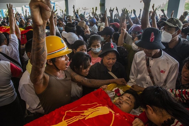 미얀마의 군대와 유혈 진압 … 1 명 추가 사망