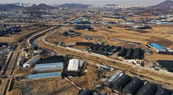 “LH employees moved at the same time as speculators”…  During the time when the land was bought in Siheung, the proportion of foreigners’ purchases also skyrocketed.