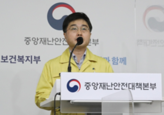 확진 자로 붐비는 수도권 …“내일 서울 · 경기 특별 방어 조치 발표”
