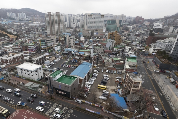 LH·SH는 못믿겠고, 새 서울시장도 뽑는 중인데… 공공재개발 밀어붙이는 정부 - 조선비즈
