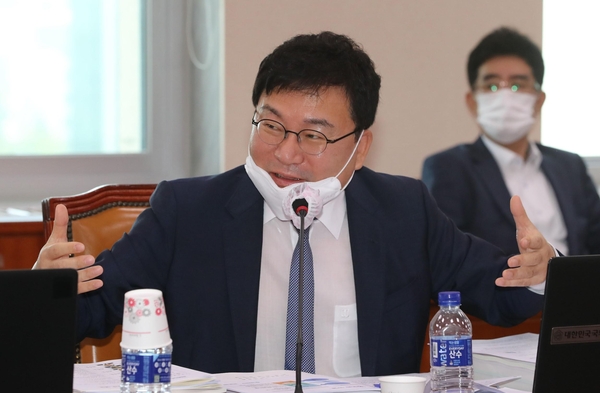 Prosecutors claim a warrant for arrest of lawmaker Lee Sang-jik for’embezzlement charges’