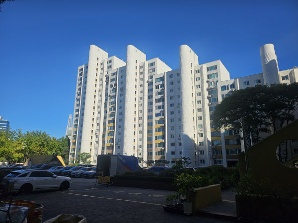 '난 초고층 싫어요' 아시아선수촌 고밀도 재건축 논란…3개 단체 상호 비방전