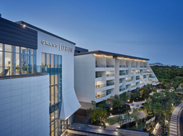 제주 호텔 객실 풀부킹 행진...신세계리츠 AMC, 그랜드 조선 제주 품는다 - 뉴스 썸네일 이미지