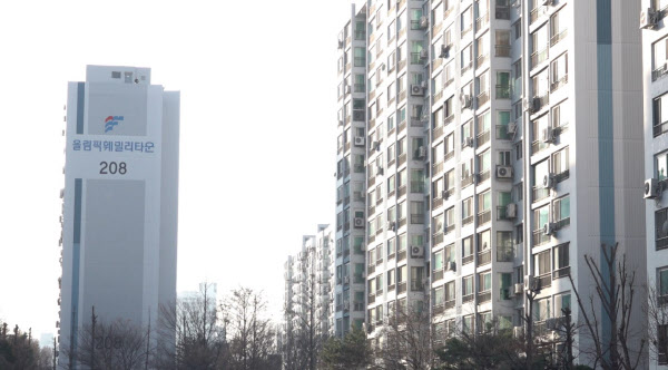 [땅집고]서울 송파구 내 대형 재건축사업장인 문정동 올림픽훼밀리타운. /강태민 기자