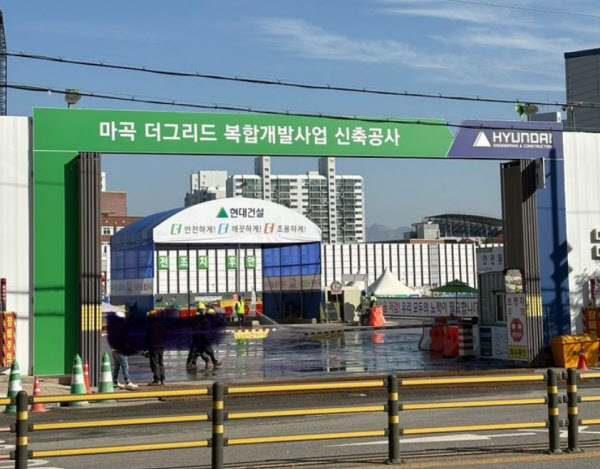 [땅집고] 인창개발과 현대건설 서울 강서구 가양동 옛 CJ부지를 개발해 아파트 960가구와 지식산업센터를 짓는 ‘마곡 더그리드’ 공사 현장. /온라인 커뮤니티