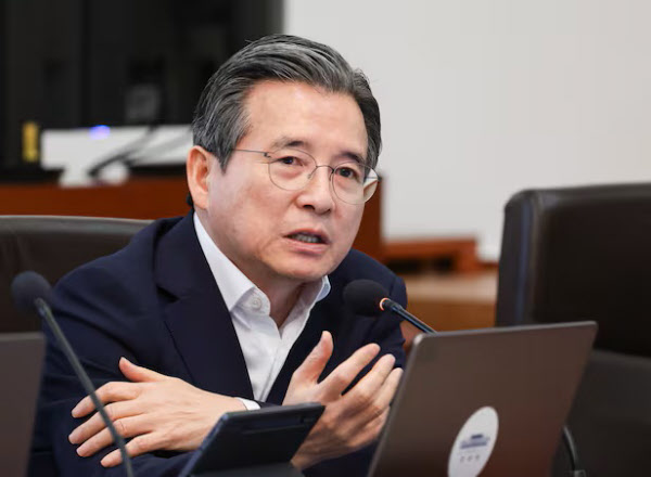 [땅집고] 사의를 표한 김용범 청와대 정책실장./뉴스1