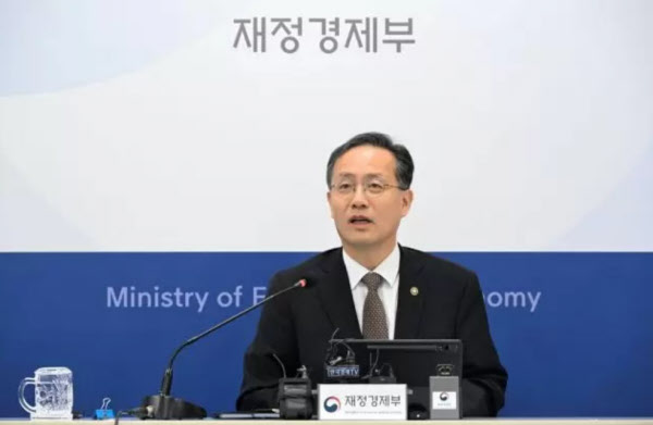 [땅집고] 이달 2일 이형일 부총리 겸 재정경제부 장관 후보자가 2일 세종시 정부세종청사에서 열린 기자간담회에서 발언하고 있다. /재정경제부