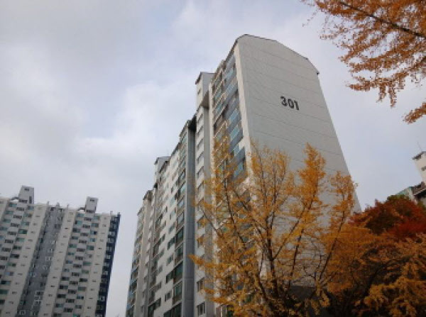 [땅집고] 오는 9월 21일 입찰을 진행하는 경기 성남시 분당구 수내동 '푸른마을' 아파트. / 땅집고옥션