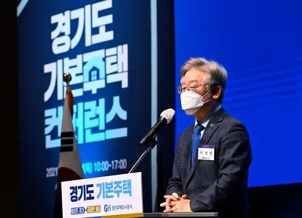 [땅집고] 2022년 12월 25일 오전 경기도 수원시 영통구 수원컨벤션센터에서 열린 '경기도 기본주택 컨퍼런스'에서 이재명 경기도지사가 개회사를 하고 있다. /연합뉴스