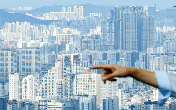 [땅집고] 서울 중구 남산에서 바라본 아파트 단지의 모습./뉴스1