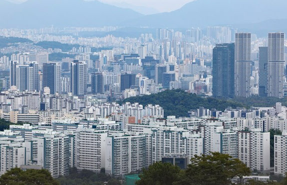 [땅집고] 서울 아파트 매매가격이 84주 연속 상승하며 역대 최장 상승 기록에 바짝 다가섰다./조선DB