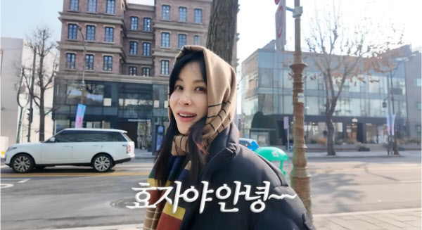 [땅집고] 유튜브 영상에 등장해 한남동 건물을 ‘효자’라고 지칭하는 장동건의 배우자 고소영. /유튜브 캡쳐