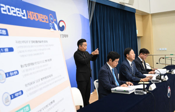 [땅집고] 구윤철 부총리 겸 재정경제부 장관이 지난 7월 30일 세종시 정부세종청사 중앙동 브리핑룸에서 열린 '2026년 세제개편안' 상세브리핑에서 모두발언을 하고 있다./재정경제부