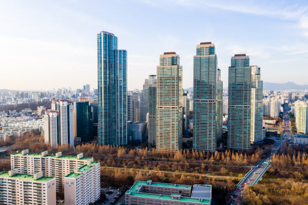 [땅집고] 서울 강남구 도곡동에 2002년 들어선 주상복합아파트 ‘타워팰리스’. /서울연구데이터서비스