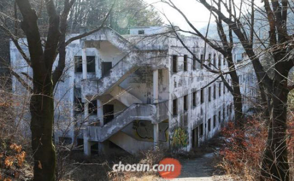 [땅집고] 국내에서 가장 유명한 폐건물로 꼽혔던 경기 광주시 곤지암읍 '곤지암정신병원(남양신경정신병원)'. /조선DB