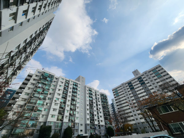 [땅집고] 서울 강남구 일원동에 위치한 수서1단지 분양동 전경. /강시온 기자