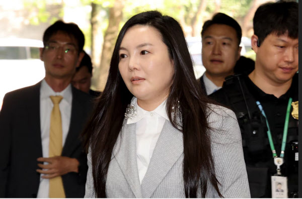 [땅집고] 300억원대 사기 혐의를 차가원 피아크그룹 회장이 지난 8월 3일 오전 서울 서초구 서울중앙지방법원에서 열린 구속 전 피의자 심문(영장실질심사)에 출석하고 있다. /뉴스1