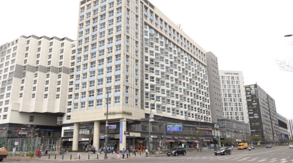 [땅집고] 지하철 9호선 마곡나루역 주변 오피스텔의 모습. /강태민 기자