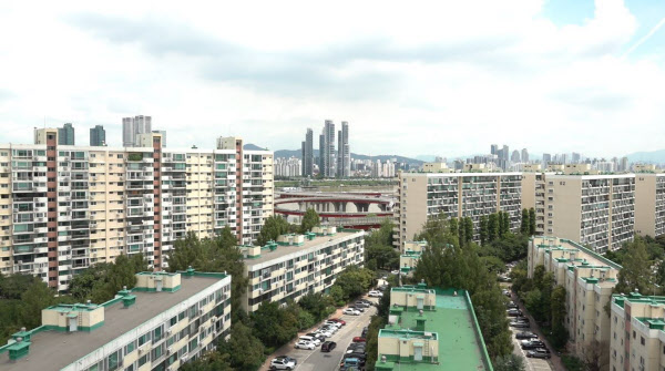 [땅집고] 재건축을 추진 중인 서울 강남구 압구정동 일대 압구정3구역. /강태민 기자