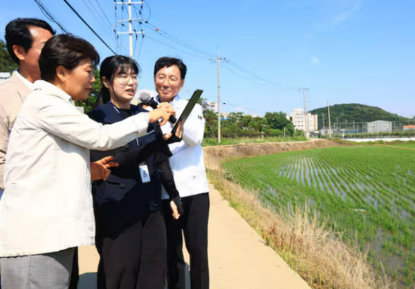 농림축산식품부가 지난 6월 경기 화성시 팔탄면 농지 전수조사 추진 상황을 점검했다./뉴스1