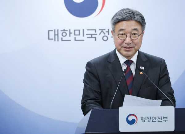 [땅집고] 행정안전부가 법무부와 외교부, 통일부, 국방부 등 2차 중앙행정기관 이전을 발표했다. 수도권에 있는 중앙행정기관 44곳은 2027년부터 2031년까지 세종으로 순차 이전한다. 대상 공무원은 총 9929명이다./연합뉴스