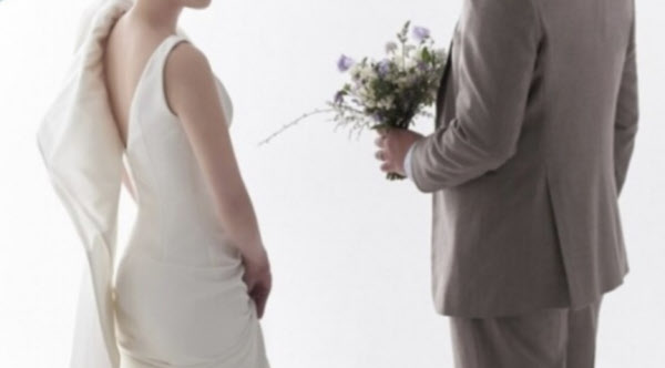[땅집고] 이재명 대통령의 장남 이동호씨의 결혼식 모바일 청첩장 사진. /온라인 커뮤니티