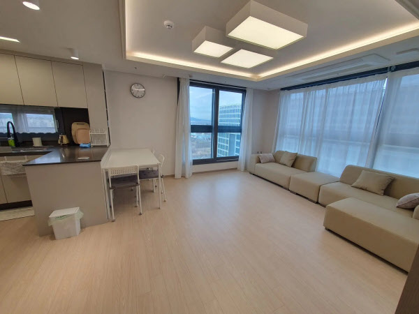 [땅집고] 경기 오산시 세교동 롯데캐슬 오피스텔 단기임대 매물. 세마역에서 도보 2분 거리다. /단단홈즈