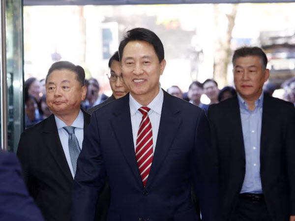 [땅집고] 오세훈 서울시장이 23일 서울 서초구 서울고법에서 열린 '명태균 여론조사 대납 의혹 사건' 항소심 공판에 출석하고 있다. /사진공동취재단