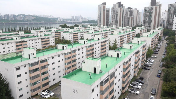 서울 용산구 이촌동 주요 재건축 단지 '한강맨션' 전경. 아파트 남쪽으로 한강이 펼쳐져 있다. /강태민 기자