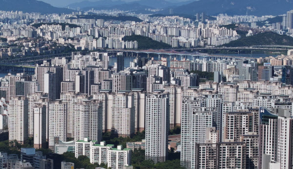 서울 상공에서 내려다 본 아파트 단지의 모습. /조선DB