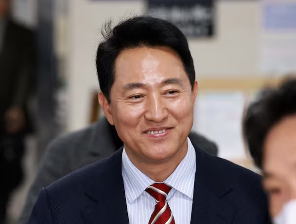 [땅집고] 오세훈 서울시장이 지난 23일 서울 서초구 서울고등법원에서 열린 '명태균 여론조사 대납 의혹 사건' 항소심 선고공판에 출석하고 있다. /뉴스1