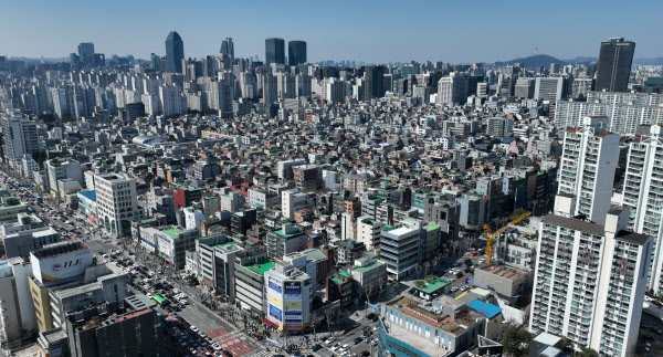 서울 강남구 아파트 단지의 모습. /조선DB