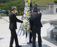 노태우 전 대통령, 국립5·18민주묘지에 헌화 “민주영령 추모”