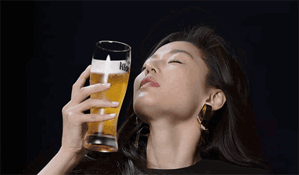 주류업계 '구관이 명관'...테라·진로이즈백 맞서 박준형·전지현 재소환